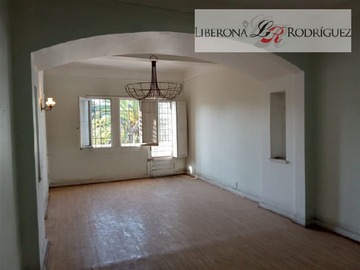 Casa en venta en Casa en Santiago Centro, Santiago - 5 dormitorios, 3 baños