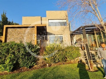 Casa en venta en Sector Arboretum, Peñalolén - 5 dormitorios, 5 baños