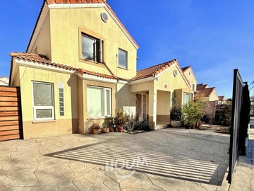 Casa en venta en Casa en venta de categoría en laguna cóndores, San Bernardo - 3 dormitorios, 3 baños