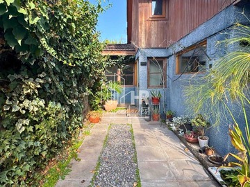 Casa en venta en Cercano a Inacap Chesterton (105640), Las Condes - 4 dormitorios, 3 baños
