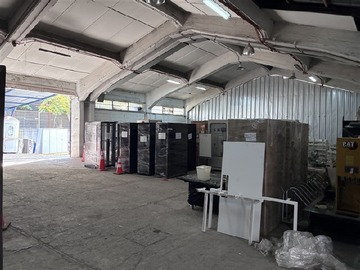 Bodega en arriendo mensual en av Grecia// Metro Estadio Nacional // Marathon, Ñuñoa - 20 baños