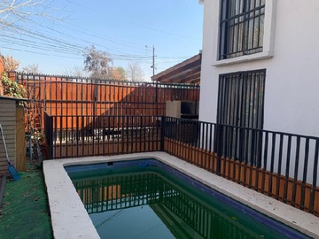 Casa en venta en Cercano avda tobalaba, La Reina - 3 dormitorios, 2 baños