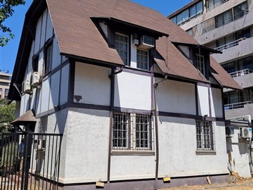 Oficina en arriendo mensual en Roman Diaz/Alferez Real, Providencia - 11 dormitorios, 4 baños