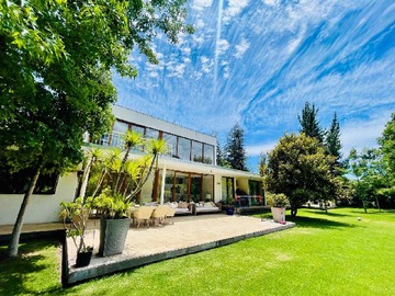 Casa en venta en Fabulosa y moderna incluye casa de visitas (183416), Calera de Tango - 7 dormitorios, 7 baños