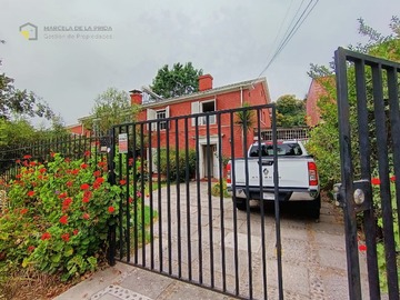 Casa en arriendo mensual en Los Españoles, Providencia - 4 dormitorios, 3 baños