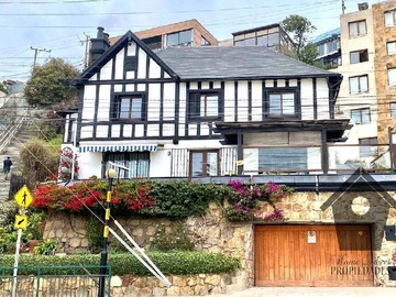 Casa en venta en Av borgoño, Concón - 4 dormitorios, 3 baños