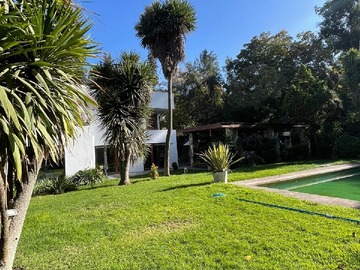 Casa en venta en El arrayan quinchos y jardines (136518), Lo Barnechea - 5 dormitorios, 5 baños