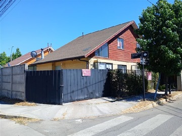 Casa en venta en Matilde Pérez 2255, Curicó - 3 dormitorios, 2 baños
