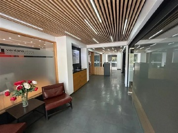 Oficina en arriendo mensual en Metro el golf, Las Condes - 1 dormitorio, 1 baño