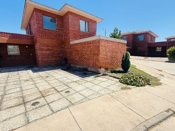 Casa en venta en Venta casa Las Araucarias,3D3B, Piscina (147640), Buin - 3 dormitorios, 3 baños
