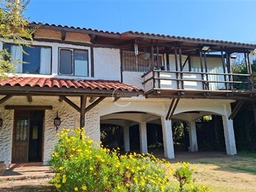 Casa en venta en Santo Domingo, Santo Domingo - 4 dormitorios, 3 baños