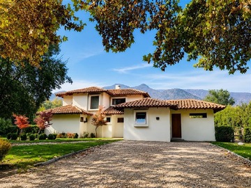 Casa en venta en Condominio Las Pircas, Chicureo, Colina - 4 dormitorios, 3 baños