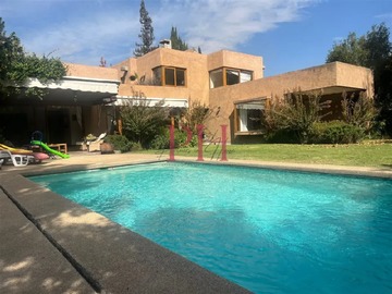 Casa en venta en Lo Barnechea, Lo Barnechea - 5 dormitorios, 4 baños