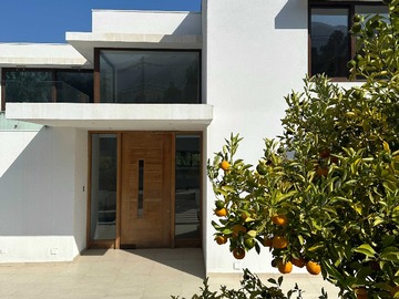 Casa en venta en Espectacular Casa En Alvaro Casanova (113780), La Reina - 6 dormitorios, 4 baños