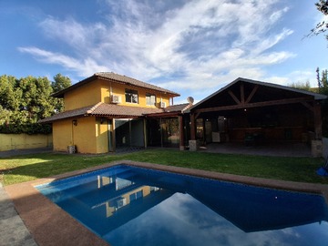 Casa en venta en Avenida El Carmen, Huechuraba - 6 dormitorios, 5 baños