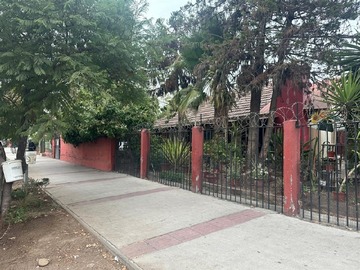Casa en venta en A pasos de metro Rojas Magallanes, La Florida - 3 dormitorios, 1 baño
