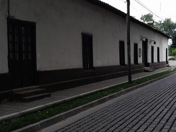 Casa en venta en frente a plaza de armas, Yerbas Buenas - 5 dormitorios, 2 baños