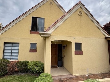 Casa en venta en Condominio Cumbres de La Dehesa, Lo Barnechea - 4 dormitorios, 3 baños