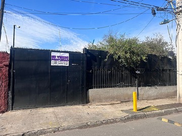 Casa en venta en Se vende propiedad muy amplia (500m2) comuna la granja, La Granja - 5 dormitorios, 3 baños