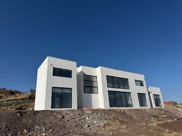 Parcela en venta en Casa en Parcela con Vista a la Cordillera Hacienda Chacabuco - 6 dormitorios, 4 baños