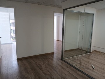 Oficina en venta en Antonio Bellet, Providencia - 4 dormitorios, 2 baños