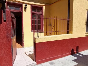 Casa en venta en Rosas/ almte. Barroso, Santiago - 3 dormitorios, 1 baño