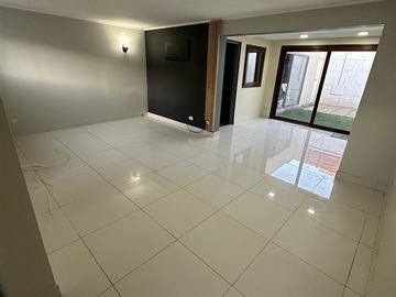 Casa en arriendo mensual en Avenida Univerdidad, Valparaíso - 4 dormitorios, 3 baños