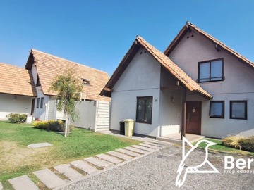 Casa en arriendo mensual en Colina, Colina - 3 dormitorios, 4 baños