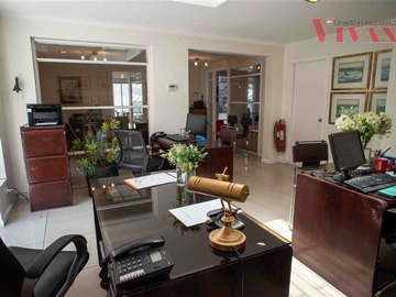 Local Comercial en arriendo mensual en Kennedy con La Aurora, Vitacura - 2 baños