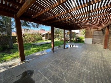 Casa en venta en Pucón, Pucón - 3 dormitorios, 2 baños