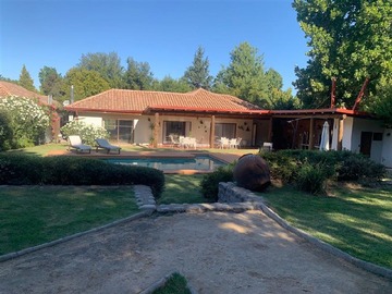 Casa en venta en Las Rastras, Talca - 4 dormitorios, 4 baños
