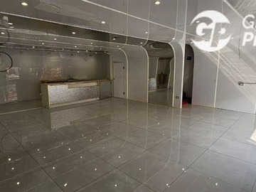 Local Comercial en arriendo mensual en Calle recoleta con antonia lopez de bello, Recoleta - 2 baños