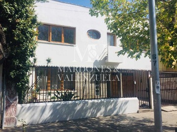 Casa en venta en Casa Con Diseño 4D3B+gimnasio (173814), Santiago - 4 dormitorios, 3 baños