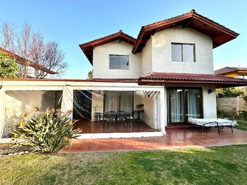Casa en venta en Amplia casa 6 dorm. en condominio Peñalolén (93842), Peñalolén - 6 dormitorios, 4 baños