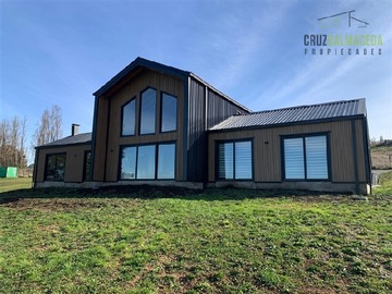 Casa en venta en Altos del Maullín, Línea Nueva, Puerto Varas - 4 dormitorios, 3 baños