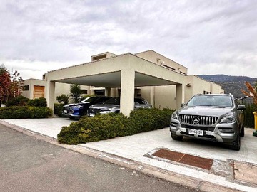 Casa en venta en A pasos de colegios, monte tabor y craighouse (97692), Lo Barnechea - 3 dormitorios, 3 baños