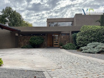 Casa en venta en Las Brisas de Chicureo, Colina - 4 dormitorios, 5 baños