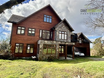 Casa en venta en Condominio Vista Hermosa, Puerto Varas - 4 dormitorios, 6 baños