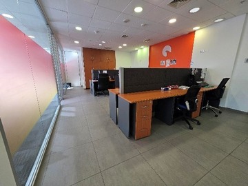 Oficina en arriendo mensual en Rosario Norte con Cerro El plomo, Las Condes - 4 dormitorios, 2 baños