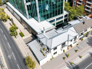 Casa en arriendo mensual en Metro el golf plaza peru, Las Condes - 6 dormitorios, 3 baños