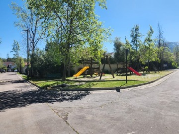 Casa en venta en Casa en venta de 5 dorm. En lo barnechea, Lo Barnechea - 5 dormitorios, 4 baños