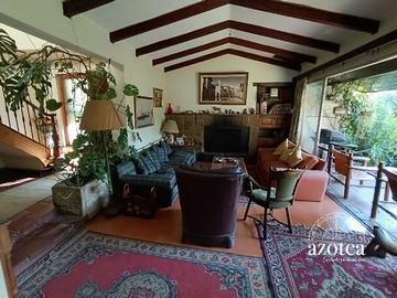 Casa en venta en Cerca de Metro (90840), Las Condes - 4 dormitorios, 3 baños