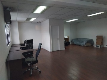 Oficina en arriendo mensual en Parque Almagro, Santiago - 1 dormitorio, 1 baño