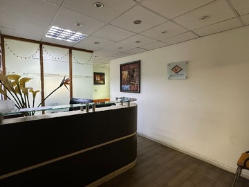 Oficina en venta en Compañía De Jesús 1390, Santiago, Región Metropolitana de Santiago 8320000, Chile, Santiago - 2 baños