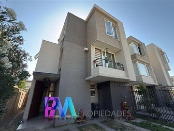 Casa en venta en Entre Quilin y Quilin Norte, Peñalolén - 3 dormitorios, 3 baños