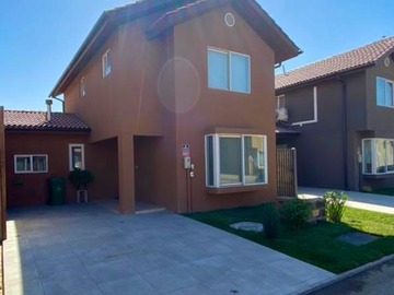 Casa en venta en MAP- Se Vende hermosa casa 3H,3B, estacionamiento y piscina dentro de bello condominio en Lampa., Lampa - 3 dormitorios, 3 baños