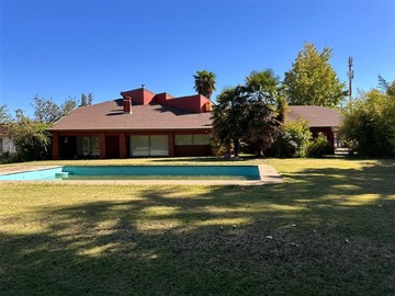 Casa en venta en Jardín del este, Chillán - 7 dormitorios, 5 baños