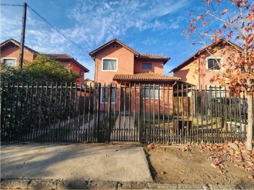 Casa en arriendo mensual en Se Arrienda Hermosa Casa en las Pircas, Machali - 3 dormitorios, 2 baños