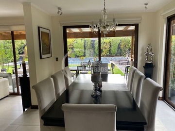 Casa en venta en Padre Sergio Correa y Brisas de Chicureo, Colina - 4 dormitorios, 4 baños