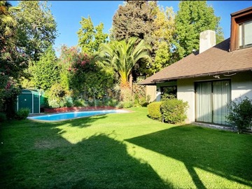 Casa en venta en San Francisco de Asís - Fray Bernardo, Las Condes - 7 dormitorios, 4 baños